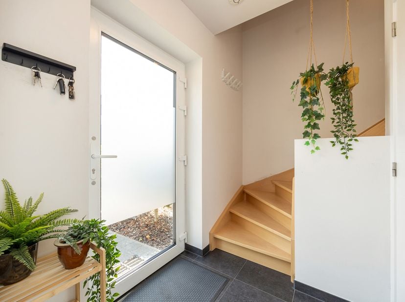 SMAAKVOLLE, ZEER ENERGIEZUINIGE GEZINSWONING MET 3 SLAAPKAMERS, ZONNEPANELEN EN KNAP AANGELEGDE TUIN OP GEZINSVRIENDELIJKE LOCATIE TE GENK (TERMIEN) !