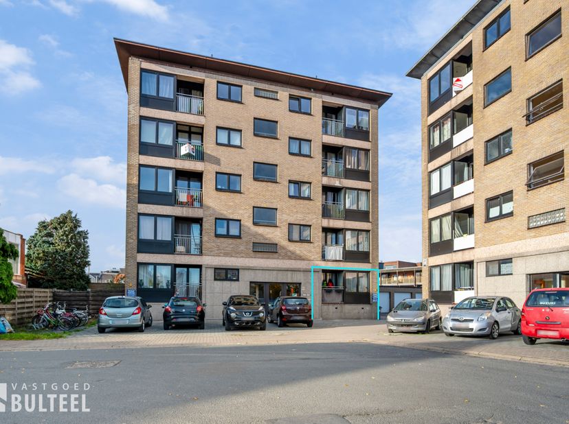 Bent u op zoek naar een opbrengsteigendom of wenst u te wonen in de nabijheid van het centrum, dan is dit appartement beslist iets voor u. Het apparte