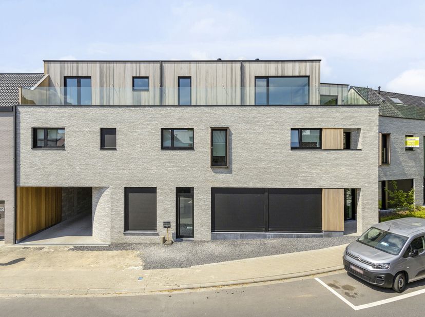 Immo Pick&amp;eacute; biedt U dit prachtig gelegen nieuwbouwkantoor aan in het centrum van Sint-Pieters-Leeuw. Deze praktijkruimte heeft een afzonderlijke