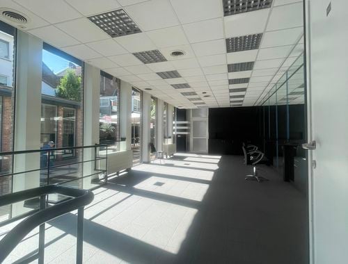                                         Bien commercial à louer à Hasselt, € 750
