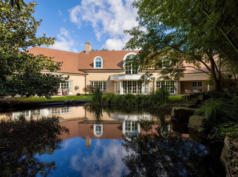 Exclusieve, instapklare villa met wellness, binnenzwembad en hoogwaardige afwerking op een toplocatie in Balen.<br />
Deze instapklare en exclusieve v
