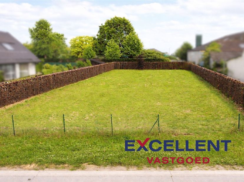 Dit prachtige bouwperceel van 1000m² ligt in het charmante dorpje Zingem, een ideale locatie voor wie de rust van het platteland wil combineren met mo