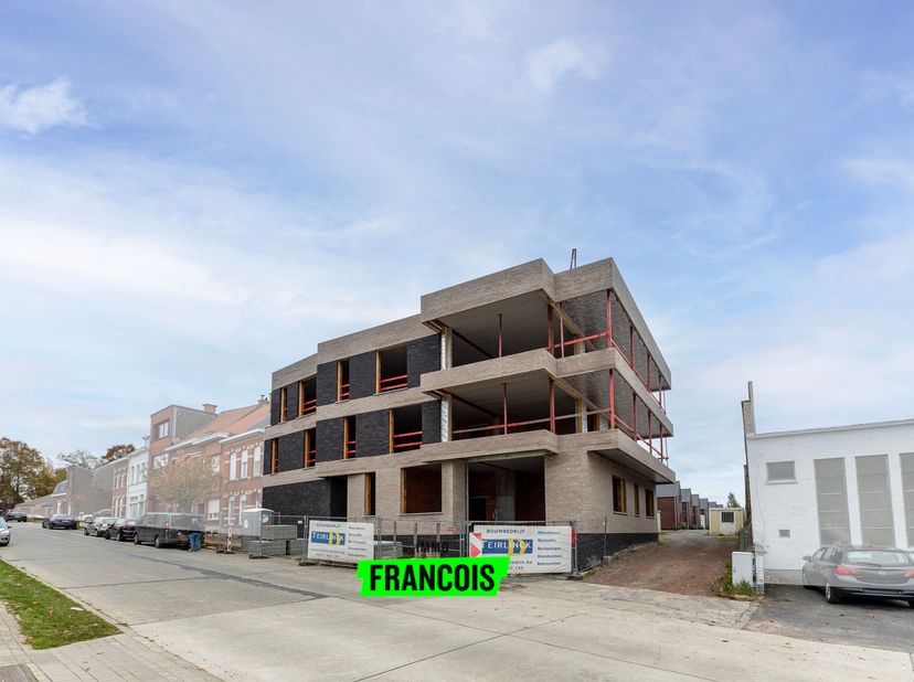 Cet immeuble d'appartements est situé à proximité du centre de Renaix. Avec ses commerces, ses écoles, ses transports en commun et le centre-ville à q