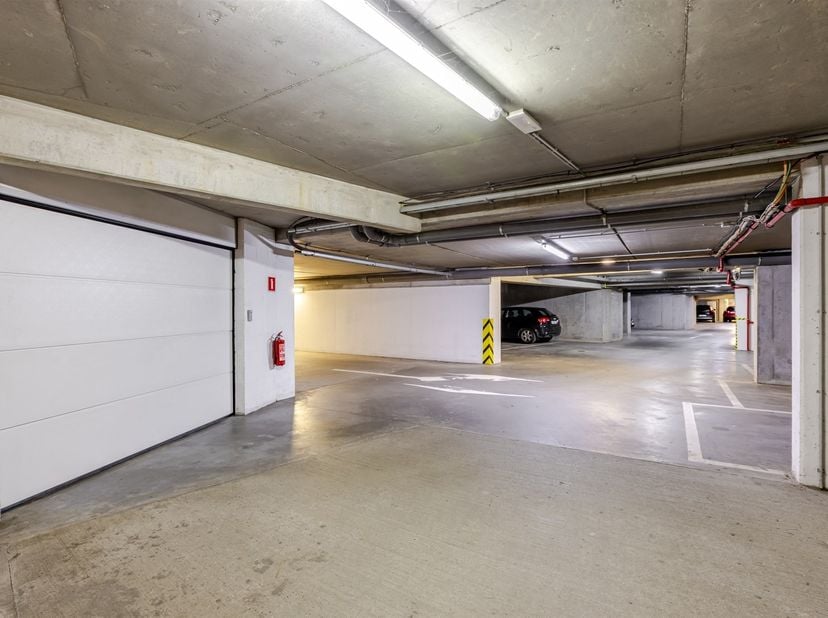Deze overdekte autostaanplaats is uitstekend gelegen in het centrum van Aalst, in residentie "De Mouterij".  De staanplaats is momenteel verhuurd. <br