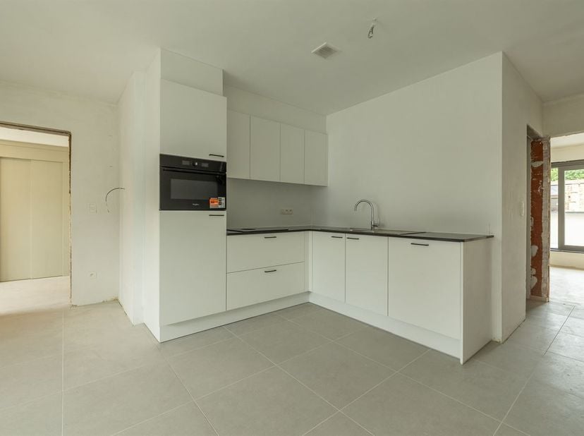 Situé au cœur de Scherpenheuvel, cet appartement au rez-de-chaussée jouit d'une situation particulièrement attrayante, avec tout à portée de main. La