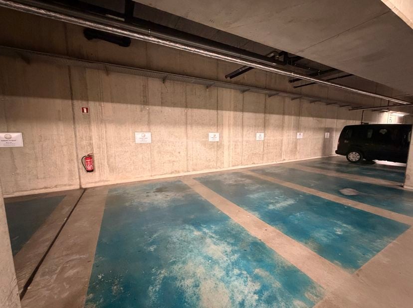 Parkeerplaats te koop op een uitstekende locatie vlak aan Station Leuven.<br />
De parking is gemakkelijk bereikbaar en vlot toegankelijk. Via de uitg