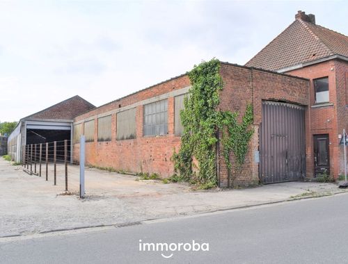                                         Entrepôt à louer à Sint-Eloois-Vijve, € 480
