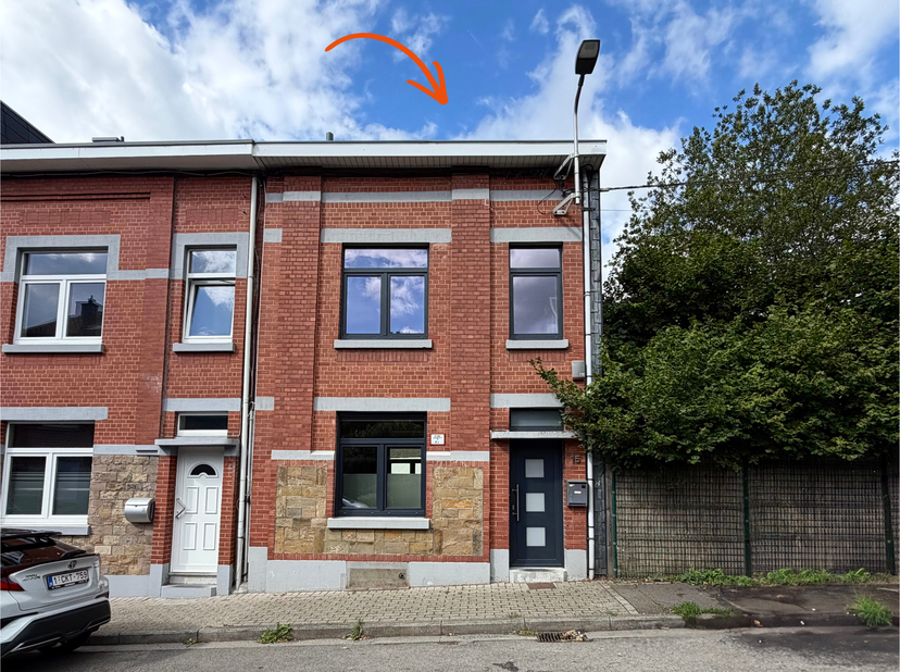 REZ DE JARDIN de ±35m² :<br />
- Hall de ±5m² sur carrelage avec WC indépendant,<br />
- Cuisine de ±12,5m² sur carrelage avec meubles de rangement, f