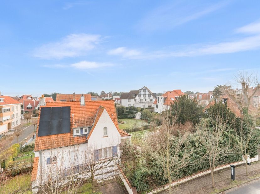 [[ DIT PAND NEEMT DEEL AAN DE ERA OPEN HUIZEN DAG OP 19/9 VAN 14:30 TOT 15:30 ]] Knokke: Luxueus gerenoveerd 2-slaapkamerappartement te koop met open