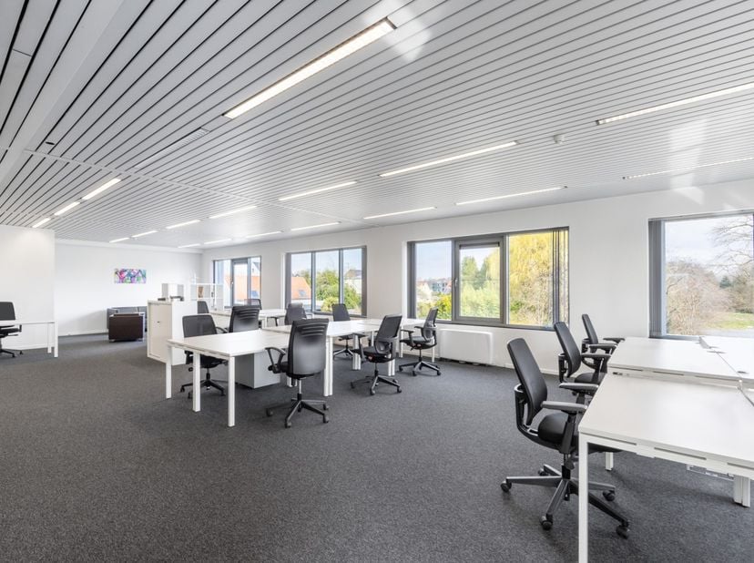 Volledige toegang tot professionele kantoorruimte voor 15 werknemers in Regus IT Tower<br />
<br />
Dit aanbod omvat een eigen kantoorruimte met servi