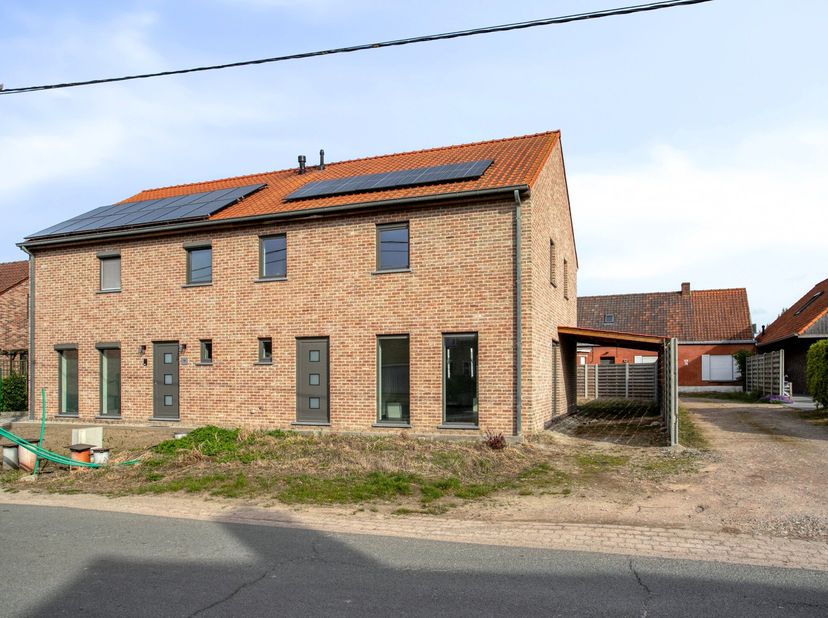 !! Verkoop onder registratierechten (dus geen BTW!!); bij aankoop enige en eigen woning = 2% registratierechten !!<br />
<br />
In de Spanjaardstraat