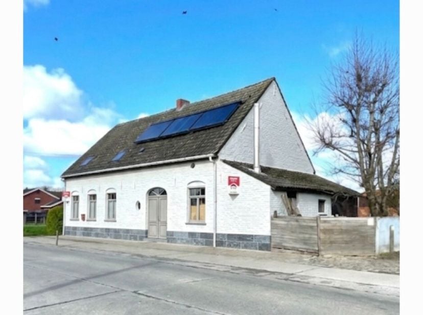 Karaktervolle gezinswoning (EPC B) met hoogwaardige afwerking en stralingsarme leefomgeving. Deze woning biedt plaats aan 6 personen en beschikt over