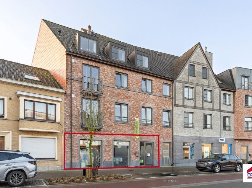 [[ CE BIEN PARTICIPE À LA JOURNÉE MAISONS OUVERTES ERA LE 13/6 DE 9:30 À 10:30 ]] À vendre : local commercial prêt à l'emploi situé Hoogstraat, au cur