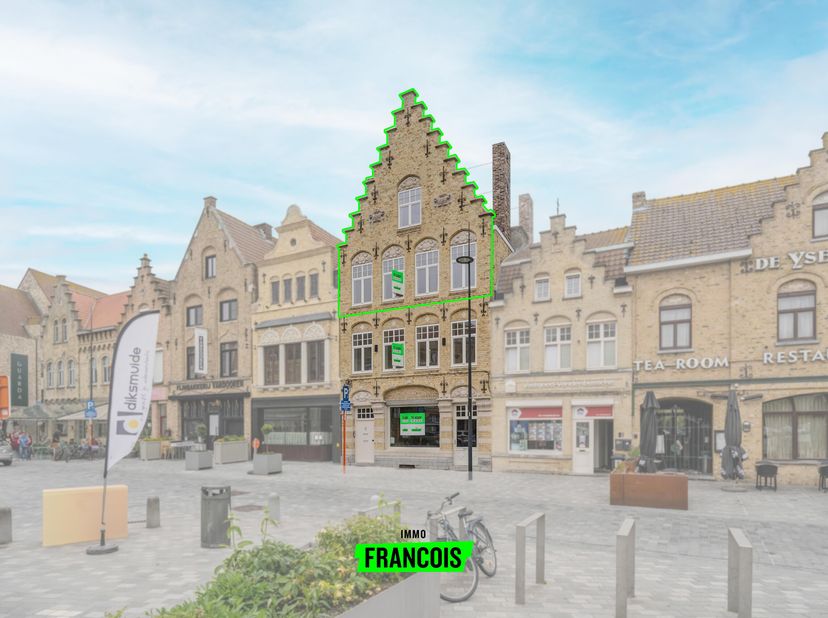 Op een absolute toplocatie, midden in het bruisende centrum van Diksmuide, bevindt zich deze prachtig vernieuwde en volledig instapklare duplex. Geleg