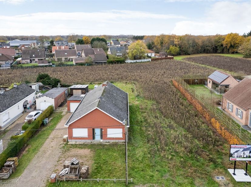 Twee moderne nieuwbouwwoningen met stijlvolle architectuur en energiezuinige technieken. <br />
Beide woningen zijn uitgerust met vloerverwarming, war