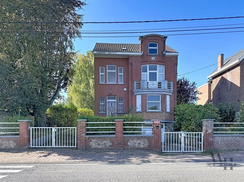 Huis te koop in de Bomerée 295,
                    6110 Montignies-le-Tilleul