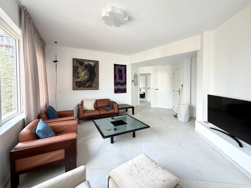 Gepresenteerd door Debora Peruch Tel : 0476/71.28.17 ou debora.peruch@victoire.be<br />
Victoire Junot stelt u graag dit elegante appartement met 2 sl