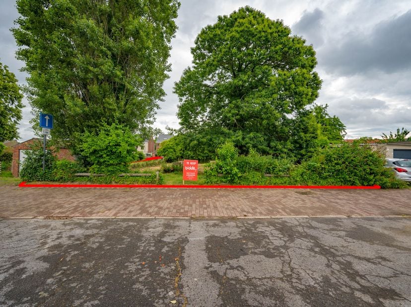 TERRAIN A BÂTIR<br />
<br />
Situé au calme, et pourtant à proximité de Louvain, vous trouverez ce beau terrain à bâtir pour une construction semi-ouv