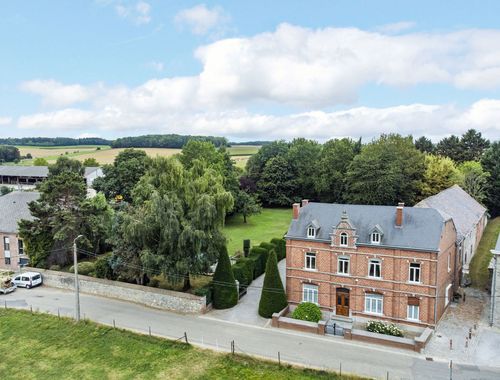                                         Uitzonderlijke woning te koop in Biesme, € 735.000

