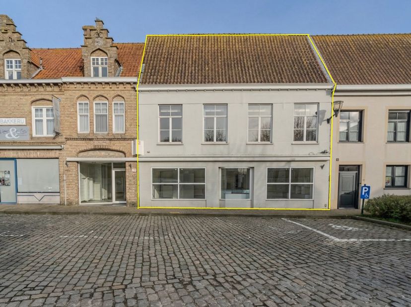 Au centre de Lo se trouve cette propriété exceptionnelle où vivre et travailler se rejoignent parfaitement.<br />
<br />
La maison est située en plein