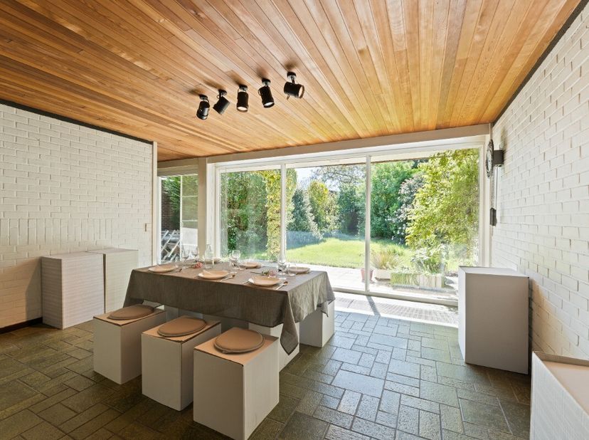 [[ CE BIEN PARTICIPE À LA JOURNÉE MAISONS OUVERTES ERA LE 13/6 DE 9:30 À 10:30 ]] Spacieuse maison mitoyenne de 4 chambres avec un jardin ensoleillé d
