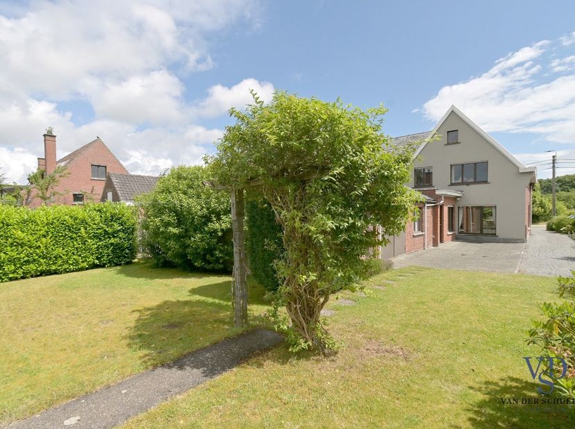 Maison à vendre à Hundelgemsesteenweg 1306,
                    9820 Munte