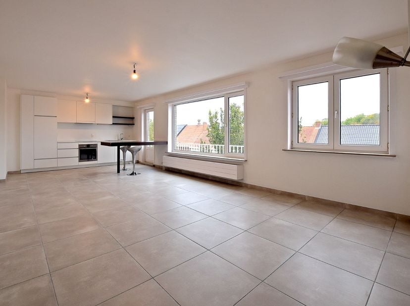 2 appartementen  (gerenoveerd in 2024) mogelijk afzonderlijk te verhuren 99m² + 46m², samen 145m²! - huuropbrengst 1500 €/maand!<br />
- appartement o