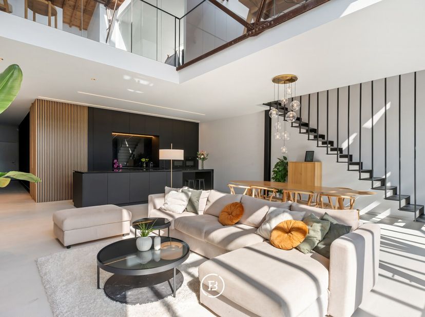 Journée de visite le 5/06 entre 15h et 18h, sur rendez-vous.<br />
Ce loft duplex exclusif fait partie de Loods 23, un projet de réaménagement de haut
