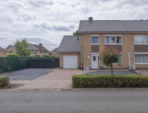                                        Woning te koop in Neeroeteren, € 295.000
