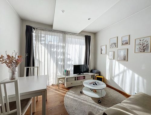                                         Studio te huur in Elsene, € 880
