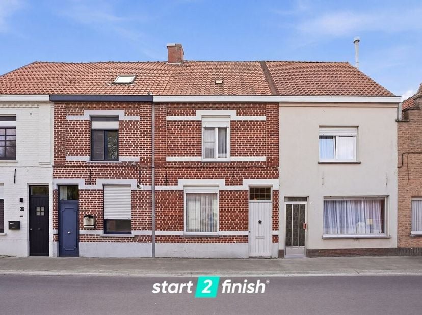 Kijkdag op vrijdag 19/06 van 18u tot 19u! Reserveer snel uw plaats via volgende link: https://bricx.be/kopen/karaktervolle-woning-met-garage-en-uitweg