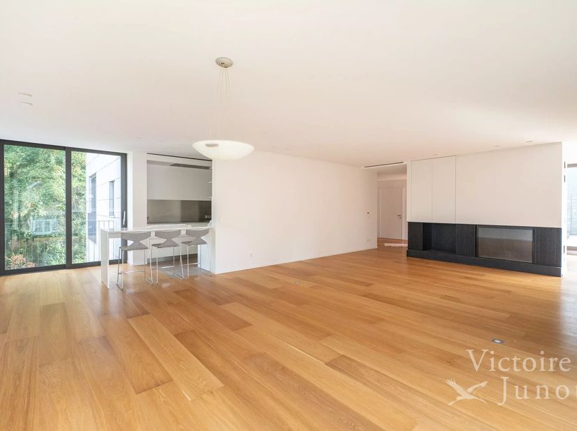 Gepresenteerd door Yanis Morsa : 0487 71 46 10 / yanis.morsa@victoire.be<br />
Exclusief biedt VICTOIRE JUNOT u aan in Uccle, wijk Dieweg, nabij de wi