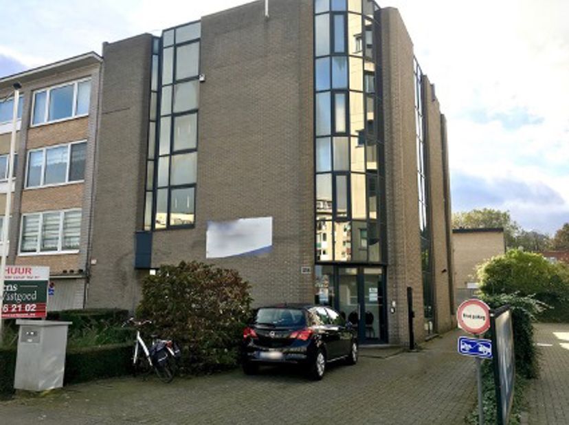 Bien professionnel à louer
                    à 2100 Deurne