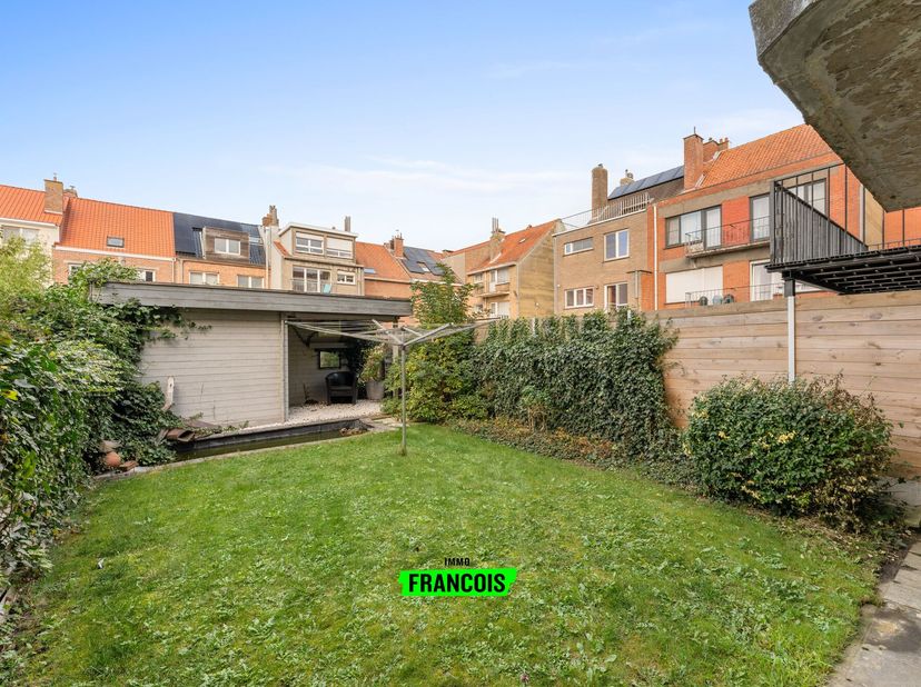 Op zoek naar een appartement met twee slaapkamers in Blankenberge met een praktische indeling en een topligging nabij het centrum? Dit appartement in
