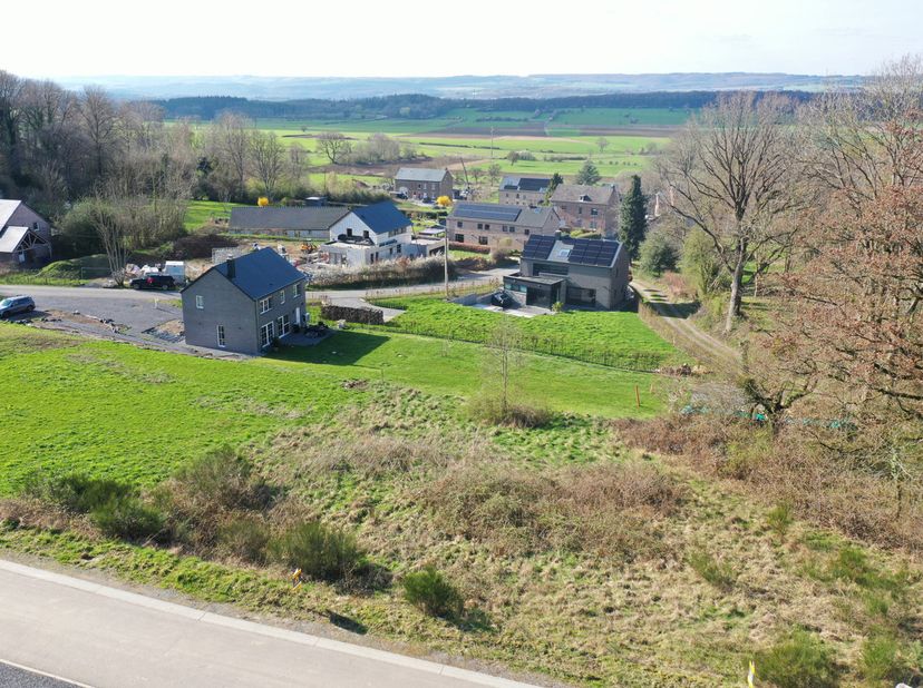 Antoine immobilier vous propose ce superbe terrain à bâtir à Wéris (Durbuy), l'un des plus beaux villages de Wallonie. Ce terrain (Lot 9) d'une superf