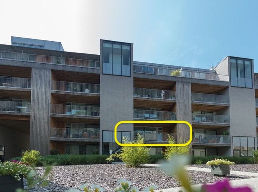 RUIM 2-SLAAPKAMERAPPARTEMENT MET 2 TERRASSEN EN GARAGE IN HARTJE HASSELT<br />
<br />
In Residentie De Eenhoorn, midden in het centrum van Hasselt, be