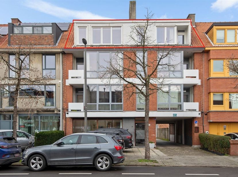 Energiezuinig drie-slaapkamerappartement te koop in Wilrijk! <br />
Ligging: Dit gerenoveerde appartement bevindt zich in een aangename en rustige wij