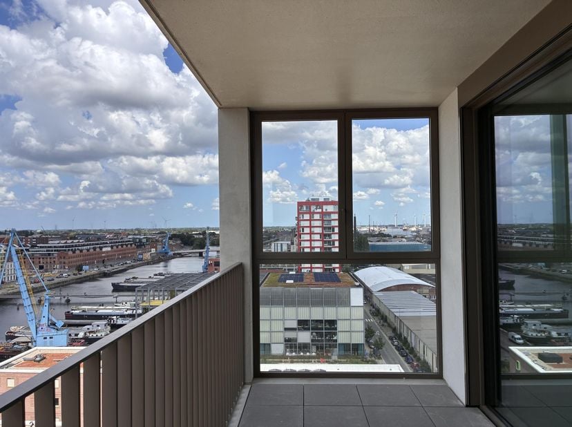 <br />
Instapklaar nieuwbouwappartement (oplevering 1 juli 2026, reeds geverfd) op de 11e verdieping van het duurzame project De Nieuwe Dokken (Tourne