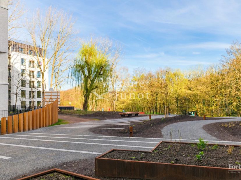 Het gloednieuwe W project biedt u op de begane grond, een 2 slpk appartement (Premium afwerking), waarvan de leefruimte is uitgebreid met een super in