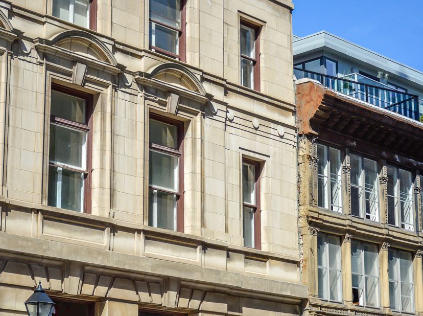 OPTIE:<br />
BRUSSEL (Zuidstation / Baraplein): Groot gemengd gebouw van 2.610 m² dat gerenoveerd moet worden (#2X+5_CHBR_BRU)<br />
• Gebouw met geli