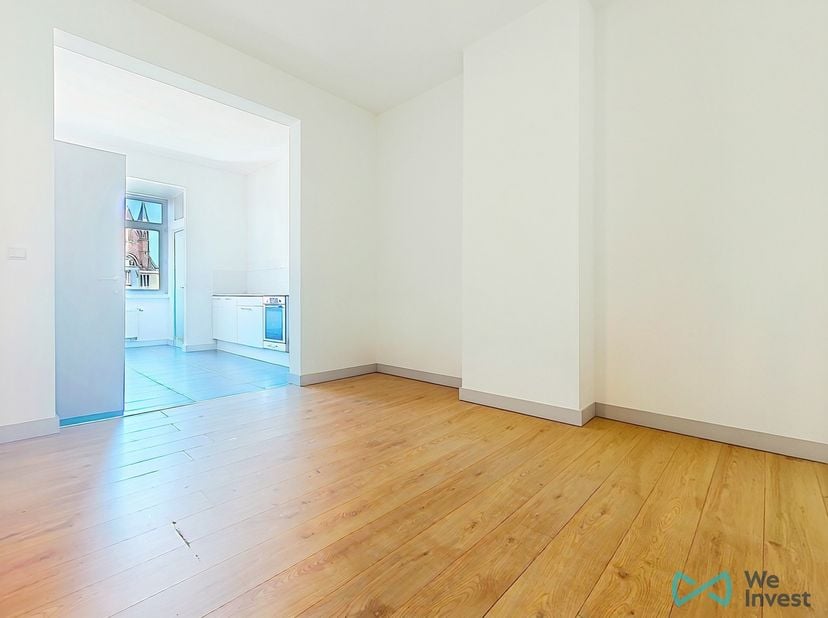 Informatie &amp;amp; bezichtigingen: maxime.labad@weinvest.be | 02 315 77 22<br />
We Invest biedt exclusief dit charmante appartement van 52 m² aan, gele
