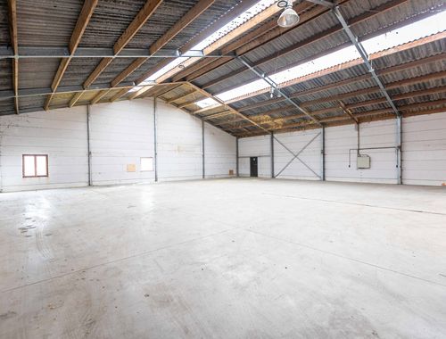                                         Entrepôt à louer à Grand-Manil, € 2.000
