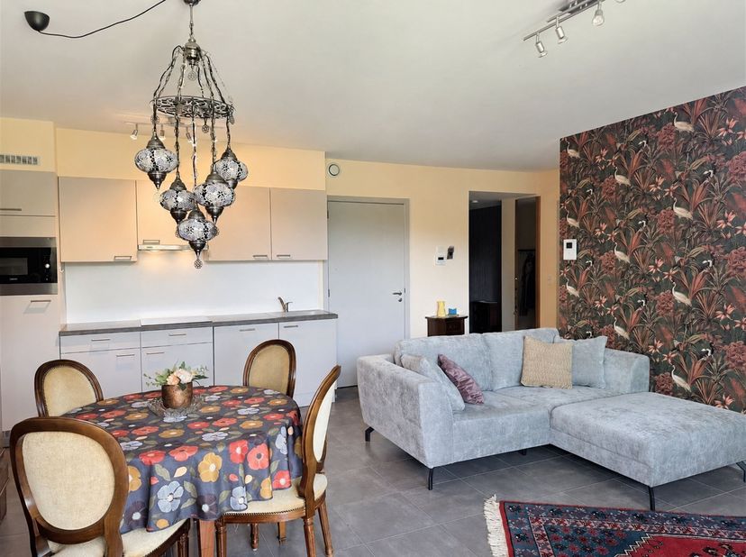 Serviceflat te huur op toplocatie in Lier!<br />
Ligging<br />
Deze prachtige serviceflat is gelegen in een groene en rustige omgeving, op wandelafs