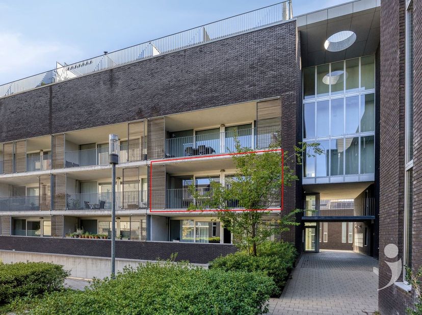 Op zoek naar een instapklaar appartement met een zeer rustige ligging in centrum Leuven? Dan is dit uitstekend onderhouden appartement op de eerste ve
