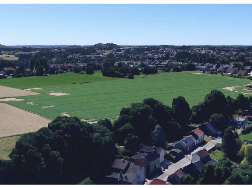 <br />
Superbe terrain de 4 ha 66 ares pour y créer un vignoble &amp;nbsp;&amp;nbsp;OU &amp;nbsp;&amp;nbsp;y développer de l'apiculture &amp;nbsp;&amp;nbsp;OU &amp;nbsp;&amp;nbsp;la