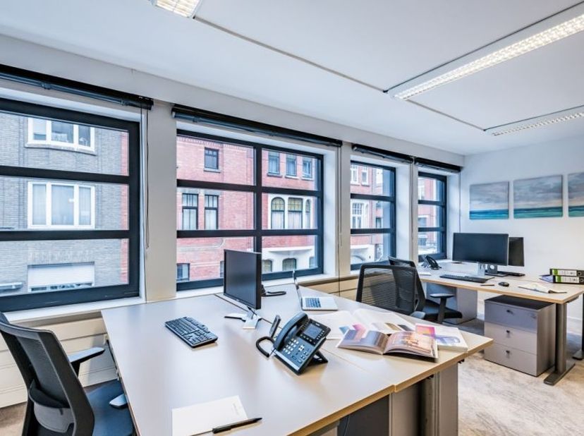 Kantoorruimtes vanaf 60 m² te huur in Gent. Inclusief receptie, postverwerking en vergaderzalen. Nabij N60 en station Gent-Sint-Pieters.<br />
<br />