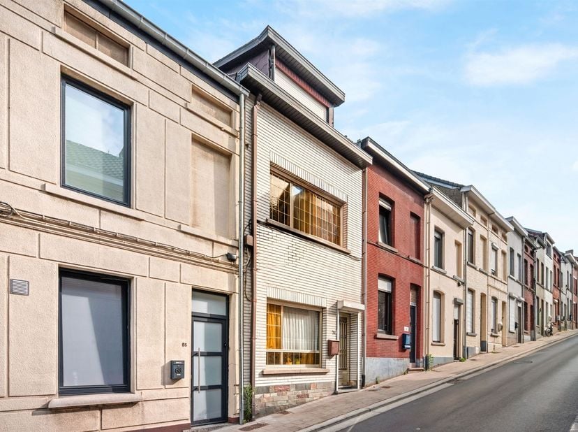 Ruime gezinswoning met terras, tuin en panoramisch uitzicht op Geraardsbergen.<br />
<br />
Op een rustige locatie aan de stadsrand, maar toch op wa