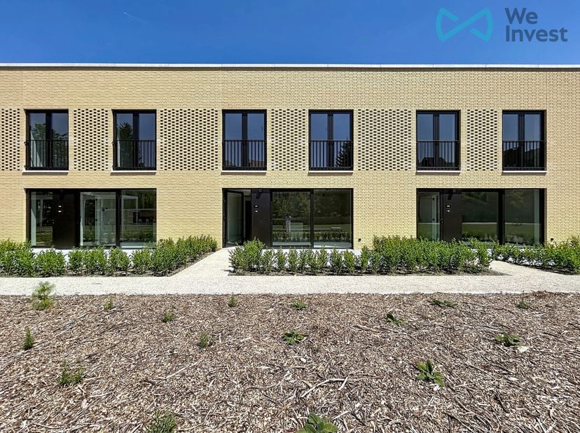 Mail: rent.brussels@weinvest.be Tel: 02/3155173<br />
We Invest est fier de vous présenter cette maison mitoyenne qui s’inscrit au cœur du projet rési