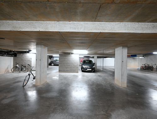                                         Garage à louer à Rumbeke, € 73
