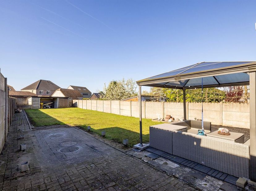 Energiezuinige woning met 3 slaapkamers, zolder en tuin! <br />
De woning is gelegen in een rustige straat. Tegelijk ligt ze op een boogscheut van het